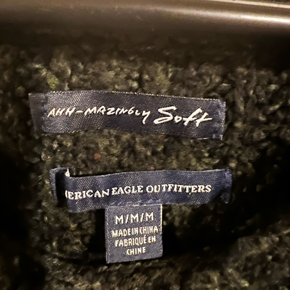 American Eagle Ahh-maxing green medium soft sweater. - Picture 3 of 4